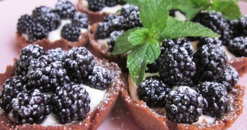 Tartelettes mûres, crème mascarpone et speculoos