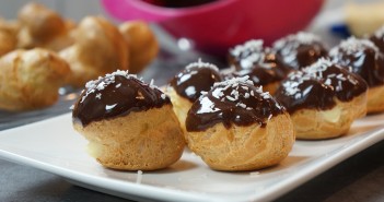 Profiteroles à la crème et sauce chocolat