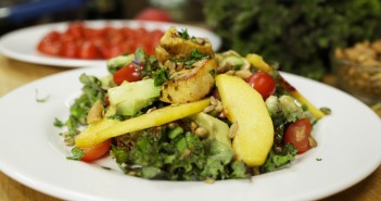 Salade de chou Kale au poulet citronné: recette gourmande et légère
